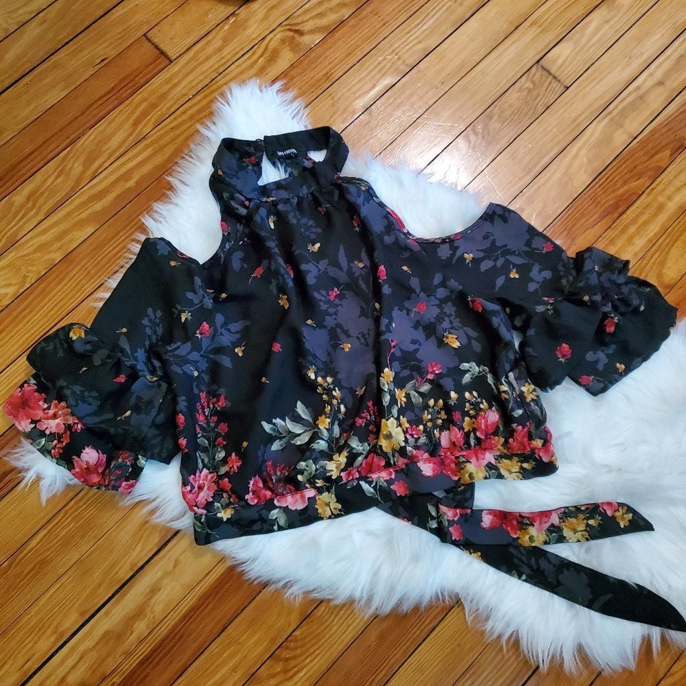 Floral On Black Halter Cold Shoulder Blouse With Open Lower Back + Ties Sz XL